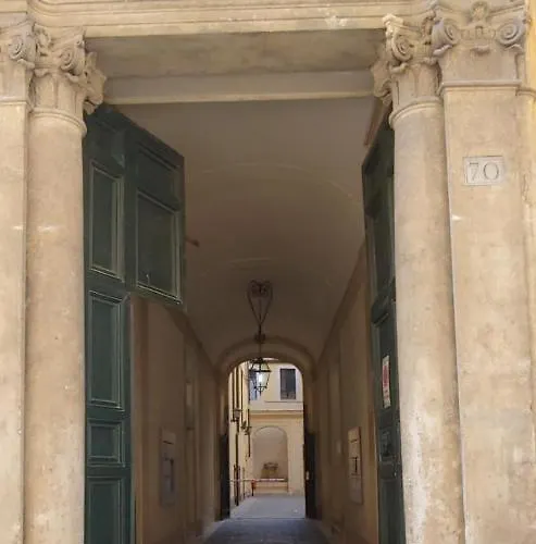 Chiara's Place At Pantheon - Your In Daire